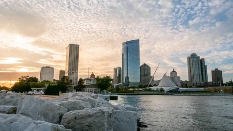 Alternate angle sunset time lapse of the city skyline In Milwaukee Stock Footage 98800398