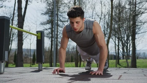 Alternating push-up plank Stock Footage 100028684