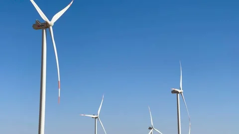 Alternative Energy. Wind farm in UAE produsing green energy Vídeos de archivo 237809051