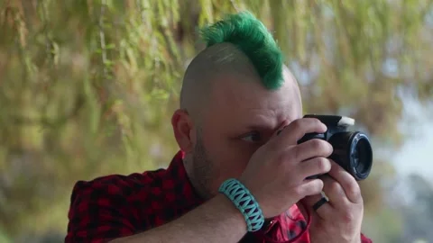 Alternative man with mohawk taking photo at park Stock-Footage 139245670