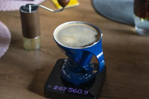 Alternative method of coffee brewing. Pour over dripper on Scales Foto stock