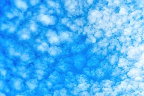 Altocumulus Clouds in Blue Sky Stock-Fotos