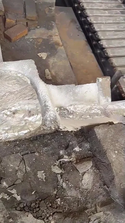 Aluminum ingot casting process Vídeo Stock 270252921