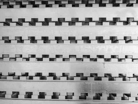 The aluminum profile with rectangular teeth along the entire length is folded Stock-Fotos