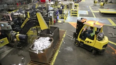  Aluminum recycling process  Stockbeeldmateriaal 198396465