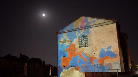 Amazing 3D visualization on ancient building facade in the city centre of Rome Vídeos de archivo 122335539