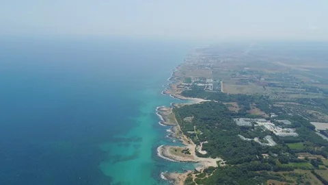 Amazing Blue beach line Drone 4k flight in Italy Vídeos de archivo 90730734