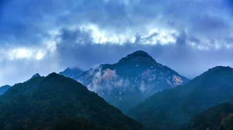 The amazing cloud among Dabie Mountain in Hubei Province, China Video stock 46714914