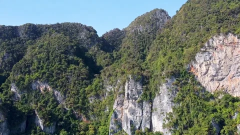 Amazing coastline of Phi Phi Don, Thailand. Aerial view on a beautiful sunn.. Stock Footage 334516691