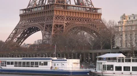 Amazing Eiffel Tower and Sena river Video stock 10771906