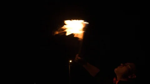 An amazing fire show at night. A man spinning fire. Long shot 動画素材 101048681