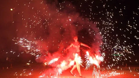 An amazing fire show at night. A man spinning fire. Long shot Video stock 101049580