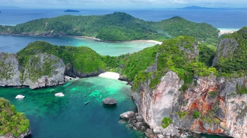 Amazing Lagoon on Koh Phi Phi island, Thailand, turquoise ocean at Nui beach in Stock Footage 232966911