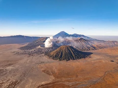 Amazing Mount Bromo volcano during sunrise from king kong viewpoint on Moun.. Foto stock