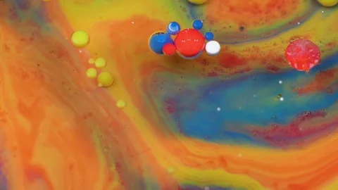 Amazing multicolored bubbles of paint on the oil surface. Paint in oil. 動画素材 105182773