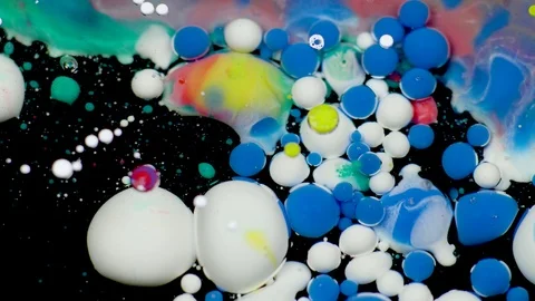Amazing multicolored bubbles of paint on the oil surface. Paint in oil. 動画素材 105184517