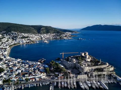Amazing panoramic view from drone of Bodrum harbour and ancient Kalesi castle Foto stock