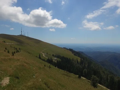 Amazing panoramic view of green valleys and mountains on Transalpina Video stock 79057554
