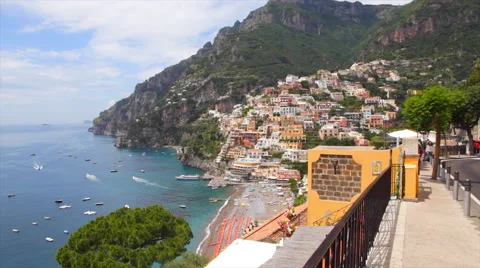 Amazing panoramic view on Positano and the Mediterranian sea. 库存影片 68695834
