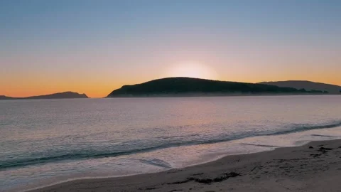 Amazing soft sunset at the beach. Beautiful seascape Stock-Footage 167722061