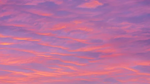 An amazing sunset on a cloudy day. Backdrop with the light moving across the Vídeos de archivo 147237397