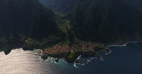 Amazing view from a drone of the town of Seixal located on the island of Madeira Vídeo Stock 270732016