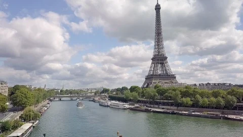 Amazing view of the Eiffel Tower and the River Seine - Paris, France Video stock 105541574