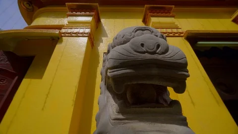 Amazing view of a statue in one of the holiest temples in Colombo, Sri Lanka Stock Footage 107537019