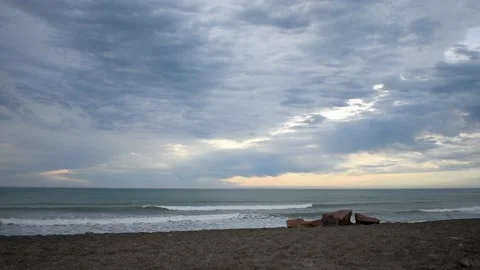 Amazing view of the waves splashing on the sandy beach. union beach patagonia  Vídeos de archivo 149201230