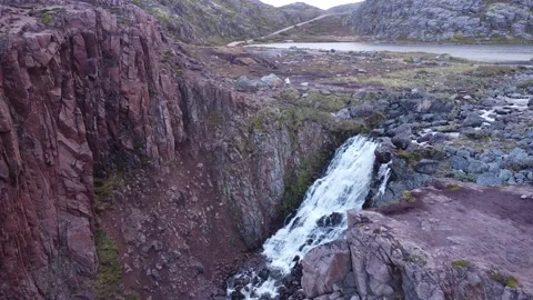 Amazing waterfall of Teriberka Vidéo 220533772