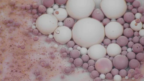 Amazing white and copper bubbles of paint on the oil surface. Paint in oil. 库存影片 105190460
