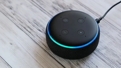 Amazon Alexa Echo powering on and off Video stock 106101367