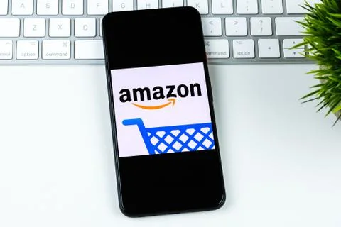 Amazon app logo on a smartphone screen Stock Photos