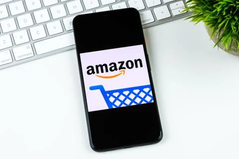 Amazon app logo on a smartphone screen Stock Photos