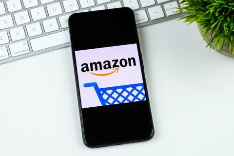 Amazon app logo on a smartphone screen Stock Photos