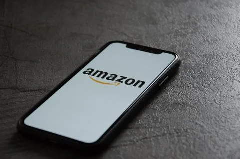 Amazon application on iphone screen Foto stock