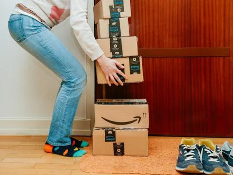 Amazon Cardboard boxes delivery Stockfoto's