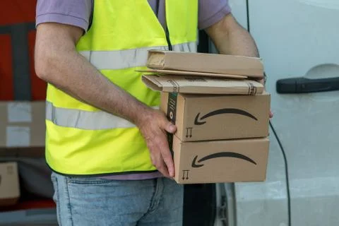 Amazon delivery man at work Stockfoto's