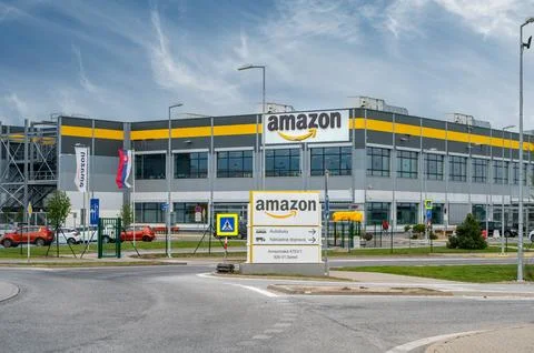 Amazon Distribution Center. Amazon logi.. Stock Photos