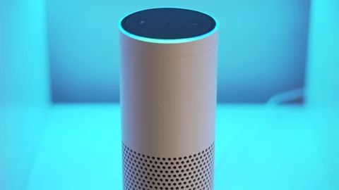 Amazon Echo Alexa Acknowledging and Responding To Command with Blue Backlighting Vídeo Stock 94578081