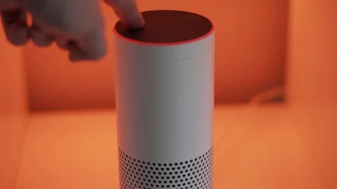 Amazon Echo Alexa Being Muted With Red Light Vídeo Stock 94600314