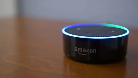 Amazon Echo Close Up Lighting Up Vidéo 83636124