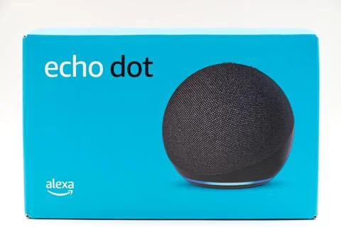 Amazon Echo Dot. Alexa, virtual assistant AI Foto stock
