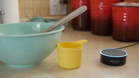 Amazon Echo Smart Speaker in Home Kitchen 스톡 동영상 90532540