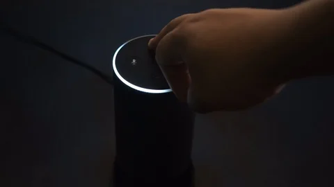 Amazon Echo Volume Up 4k 動画素材 104019791