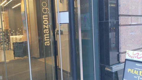 Amazon Go Building - Chicago Vídeos de archivo 167515411