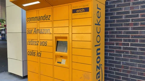 Amazon locker, a self-service package delivery machine by online retailer Amazon Video stock 159137349