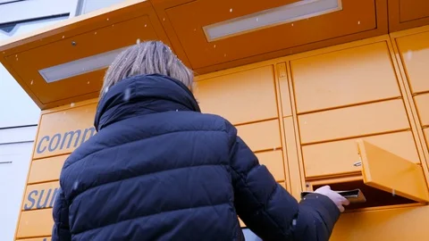 Amazon Locker self-service parcel delivery Stock Footage 103412966