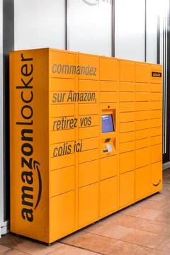  Amazon Locker in shopping mall Amazon Locker in shopping mall, orange pic... 写真素材