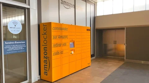 Amazon Locker in shopping mall Video stock 125533208